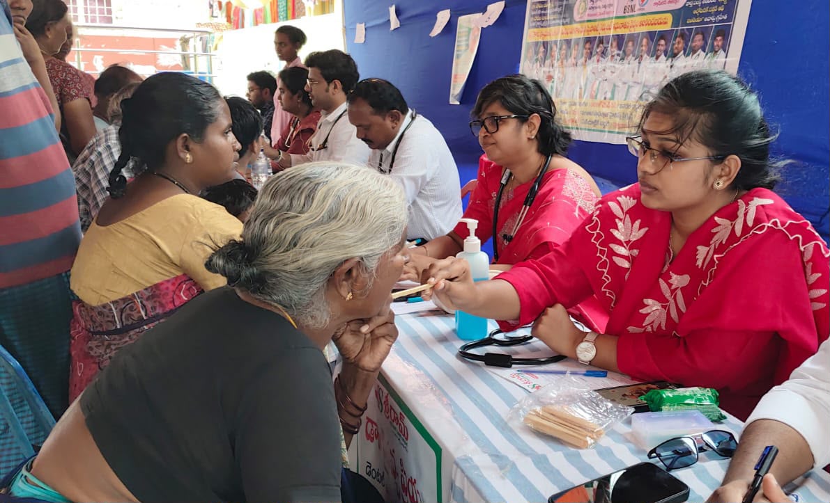 Mega free health camp at Alluru, Ongole — photo 2